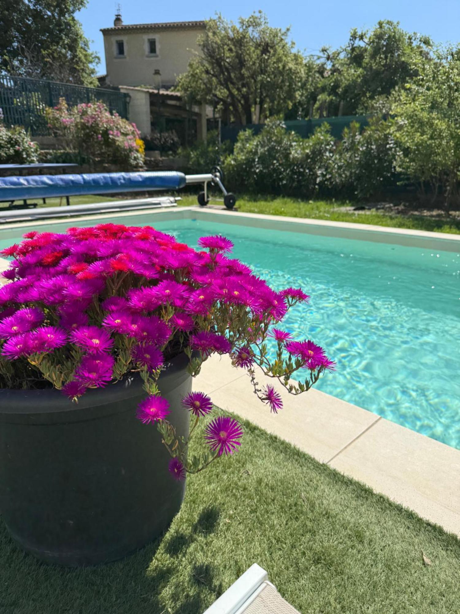 Gite Climatise Avec Piscine Sur Les Hauteurs De Bollène Exterior foto